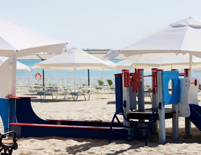 Детская площадка на пляже - Отель Resort & Spa Doville 5* / СПА отель Довиль 5*